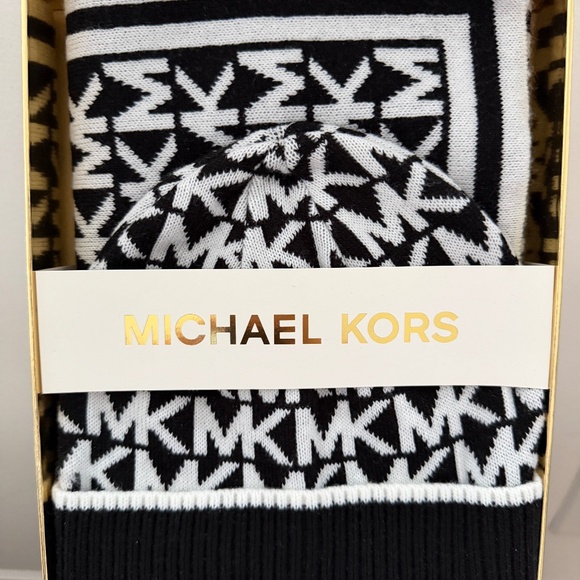 New Micheal Kors (Scarf and hat set) - Picture 1 of 1